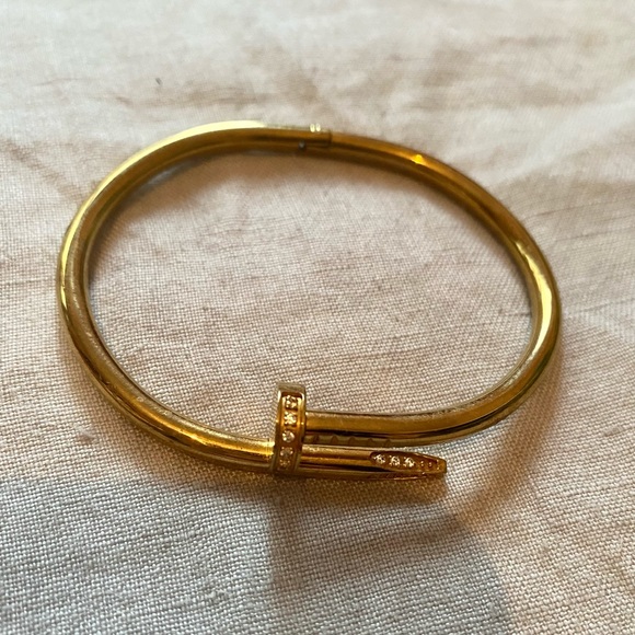 Cartierr inspired screw bracelet in gold tone metal - Picture 2 of 2